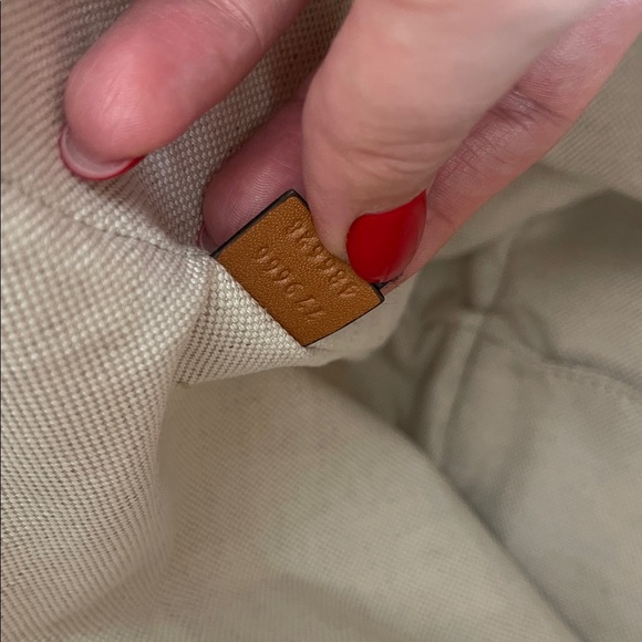 $3,750 New Authentic GUCCI Tote Medium logo leather-trimmed tote bag - Picture 13 of 17